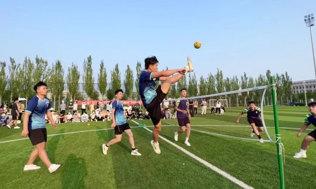 “藤球運動”的拼音（读音）、部首、笔画笔顺、组词造句、释义、用法-超级辞典(图1)