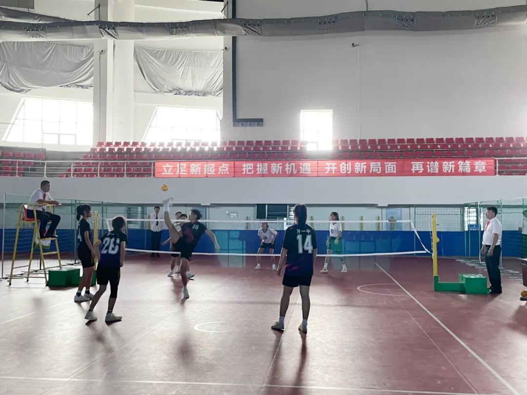 一种智能球类训练系统以及相应的控制方法(图1)