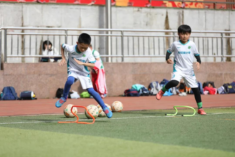 绿茵逐梦！观山湖的足球少年们把热爱踢进了国家队(图3)
