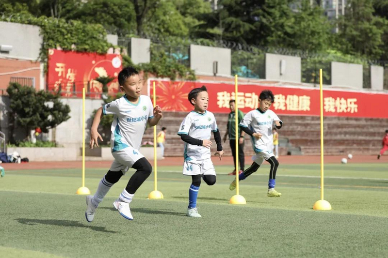 绿茵逐梦！观山湖的足球少年们把热爱踢进了国家队(图2)