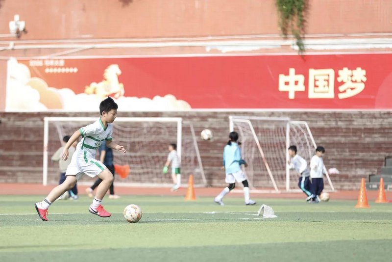 绿茵逐梦！观山湖的足球少年们把热爱踢进了国家队(图1)