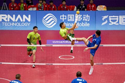 中南路幼儿园的清明双课堂：教师祭扫“种”精神 萌娃传承“接”火种(图1)