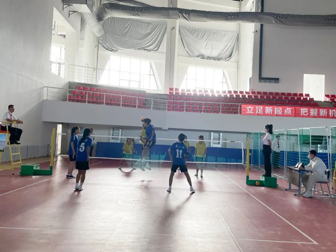 一种智能足球训练系统(图1)