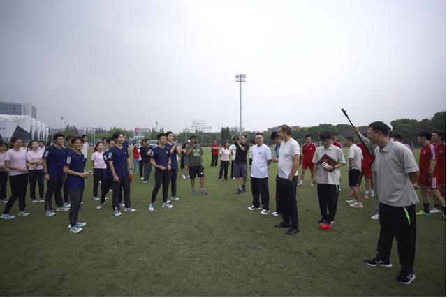 阿迪达斯全球CEO到访上海交大深化校企合作共促体育事业发展(图1)