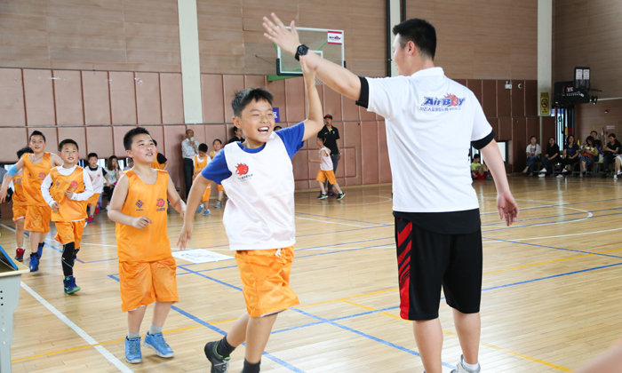 暖举措破解寒日难题 呼图壁县校园冬季运动 “热”起来(图1)