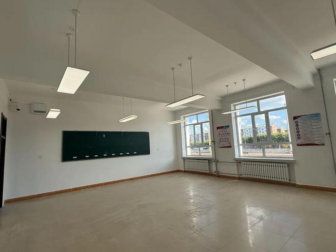 牙克石市第一中学新建教学楼及旧楼维修改造工程全力推进(图7)