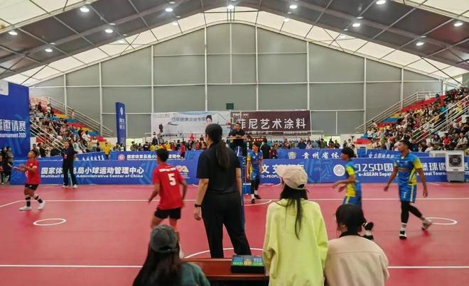 高难度动作引爆全场！缅甸队在国际赛场上倒钩绝杀夺冠！(图1)