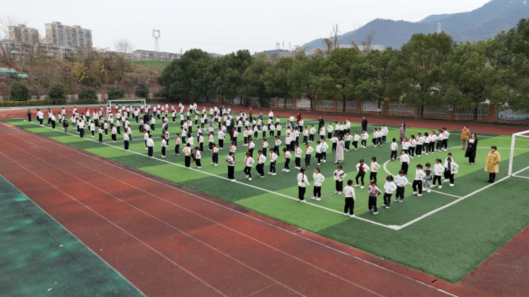 铜陵市郊区：“一校一品”绘就大课间体育新图景(图1)