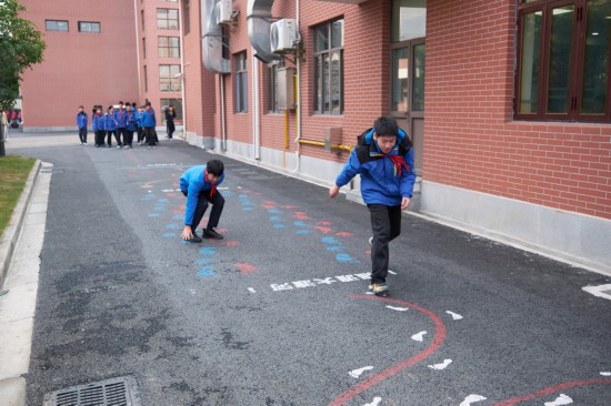 大课间“走长征路”！普陀这所中学让2小时运动时光“燃动”又有料(图2)