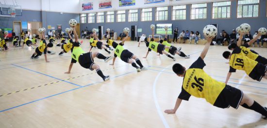 大课间“走长征路”！普陀这所中学让2小时运动时光“燃动”又有料(图3)