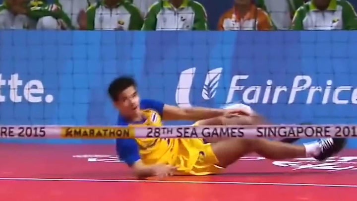 藤球脚踢的排球亚运会比赛项目东南亚国家泰国 越南很流行与咱们古代的蹴鞠类似足球比赛中的颠球和倒挂金钩是主要技术动作可以说是既熟悉又陌生的运动。该项运动对身体的柔韧性 灵活性 协调性要求很高。场地相对简单锻炼观赏价值较高非常具(图1)