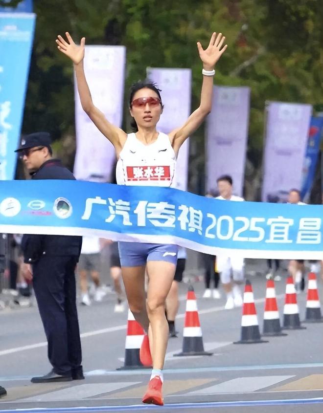 最快女护士再夺冠！周末参赛血赚110000时间线被扒网友吵翻天(图1)